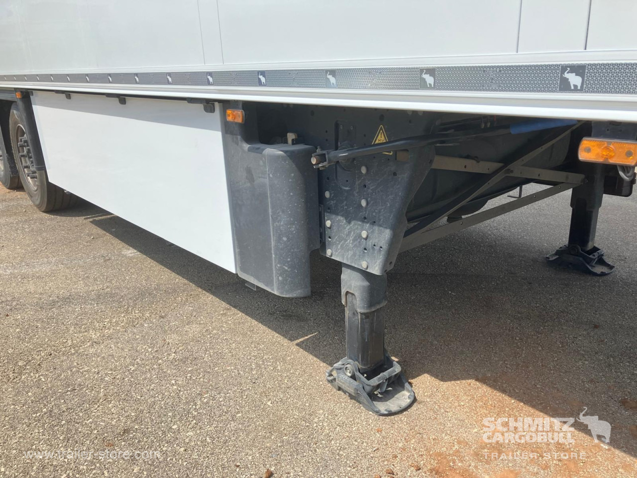 SCHMITZ Semiremolque Frigo Standard Double deck - Izotermička poluprikolica: slika 2 SCHMITZ Semiremolque Frigo Standard Double deck - Izotermička poluprikolica: slika 2