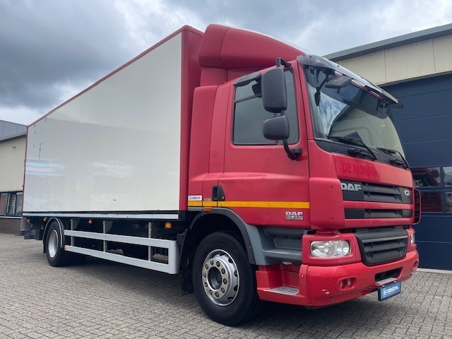 DAF FA CF65 DAF CF65.250 4X2 Euro 5 EEV Bakwagen - Year 2013 - Airco - Plywood laadbak + laadklep - Kamion sa zatvorenim sandukom: slika 1 DAF FA CF65 DAF CF65.250 4X2 Euro 5 EEV Bakwagen - Year 2013 - Airco - Plywood laadbak + laadklep - Kamion sa zatvorenim sandukom: slika 1