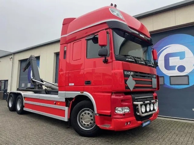 DAF XF 105 .460 FAS Euro 5 - Haakarmsysteem - Hooklift - Abrolkipper - Year 2006 - TUV 05-2025 - Kamion sa hidrauličnom kukom: slika 2 DAF XF 105 .460 FAS Euro 5 - Haakarmsysteem - Hooklift - Abrolkipper - Year 2006 - TUV 05-2025 - Kamion sa hidrauličnom kukom: slika 2