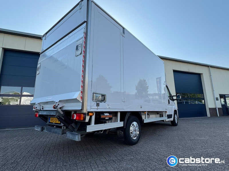 Fiat Ducato 2.3 Multijet 160 Pk Euro 6 - Bouwjaar 2021 - Handgeschakeld 6 speed - Airco - 3 zitplaatsen - Laadklep - Kamion sa zatvorenim sandukom: slika 4 Fiat Ducato 2.3 Multijet 160 Pk Euro 6 - Bouwjaar 2021 - Handgeschakeld 6 speed - Airco - 3 zitplaatsen - Laadklep - Kamion sa zatvorenim sandukom: slika 4