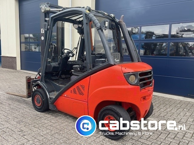 Linde H25D Forklift - Heftruck - Bouwjaar 2011 - Roterende vorkenklem - Freelift - Lifthoogte 480 cm - Dizel viljuškar: slika 3 Linde H25D Forklift - Heftruck - Bouwjaar 2011 - Roterende vorkenklem - Freelift - Lifthoogte 480 cm - Dizel viljuškar: slika 3
