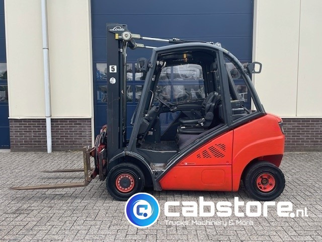 Linde H25D Forklift - Heftruck - Bouwjaar 2011 - Roterende vorkenklem - Freelift - Lifthoogte 480 cm - Dizel viljuškar: slika 2 Linde H25D Forklift - Heftruck - Bouwjaar 2011 - Roterende vorkenklem - Freelift - Lifthoogte 480 cm - Dizel viljuškar: slika 2