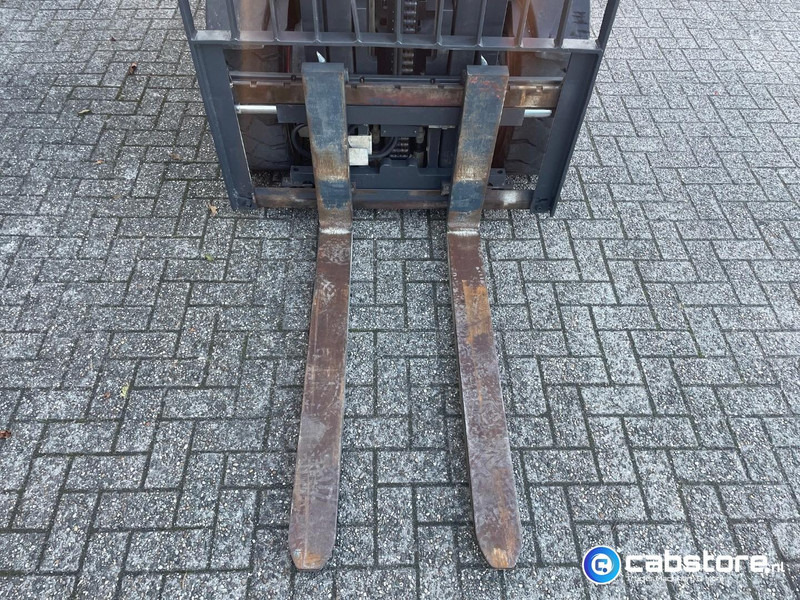 Linde H35D-02 Heftruck - Bouwjaar 2013 - Draaiuren 6892 - Diesel - Side Shift - Freelift - Doorrij hoogte 217 cm !! - Dizel viljuškar: slika 5 Linde H35D-02 Heftruck - Bouwjaar 2013 - Draaiuren 6892 - Diesel - Side Shift - Freelift - Doorrij hoogte 217 cm !! - Dizel viljuškar: slika 5