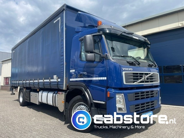Volvo FM9 4X2R FAL9.0 RAD-A4 Volvo FM300 4x2 Euro 5 bakwagen - Schuifzeilen - Laadklep 2000 kg - Bouwjaar 2008 - Kooi-Aap heftruck - Dostavno vozilo sa zatvorenim sandukom: slika 1 Volvo FM9 4X2R FAL9.0 RAD-A4 Volvo FM300 4x2 Euro 5 bakwagen - Schuifzeilen - Laadklep 2000 kg - Bouwjaar 2008 - Kooi-Aap heftruck - Dostavno vozilo sa zatvorenim sandukom: slika 1
