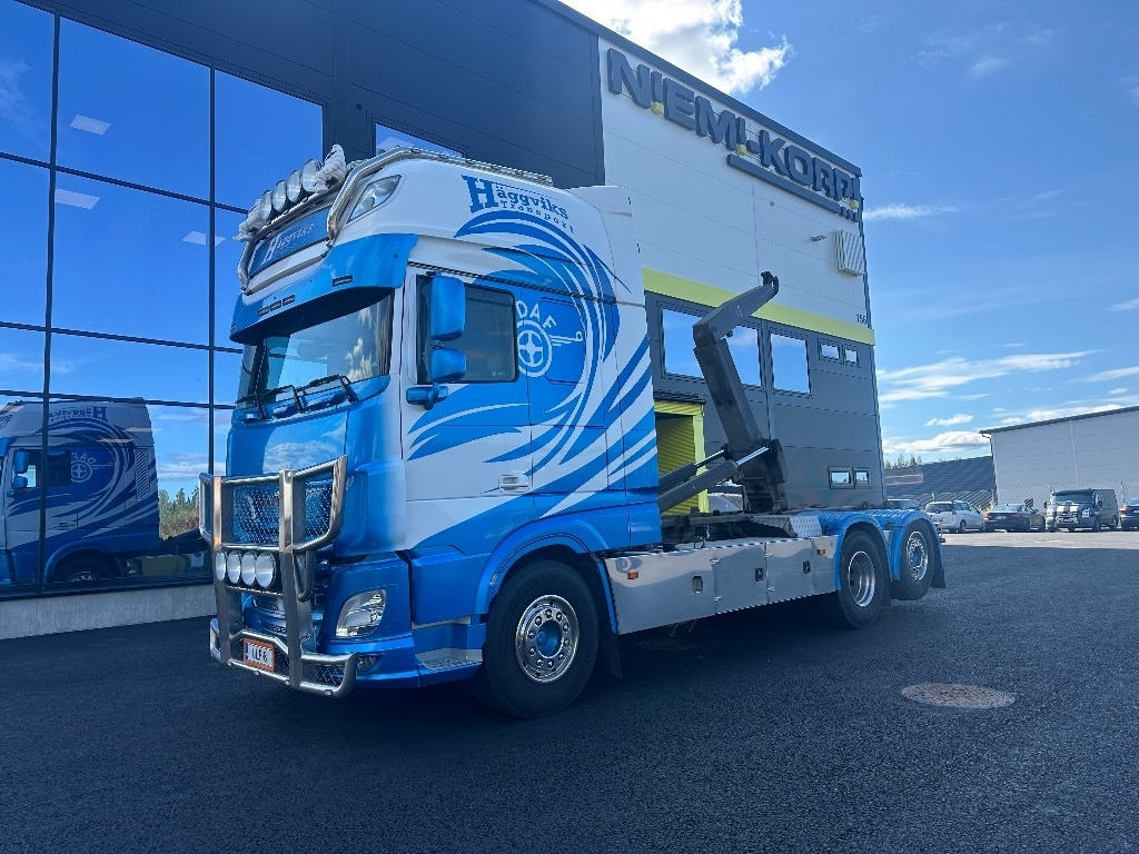 DAF XF 530 6x2*4 - Kamion sa hidrauličnom kukom: slika 1 DAF XF 530 6x2*4 - Kamion sa hidrauličnom kukom: slika 1