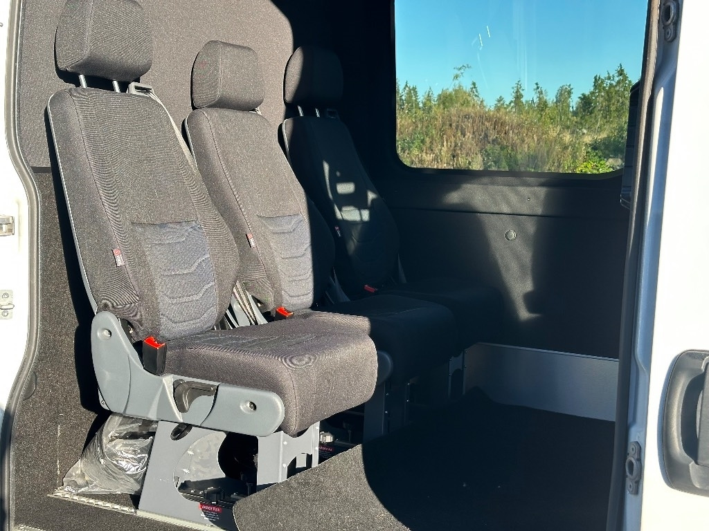 Iveco Daily 35S14 CNG A8 Huom! 6hlö PAKETTIAUTO  Iveco Daily 35S14 CNG A8 Huom! 6hlö PAKETTIAUTO: slika 15