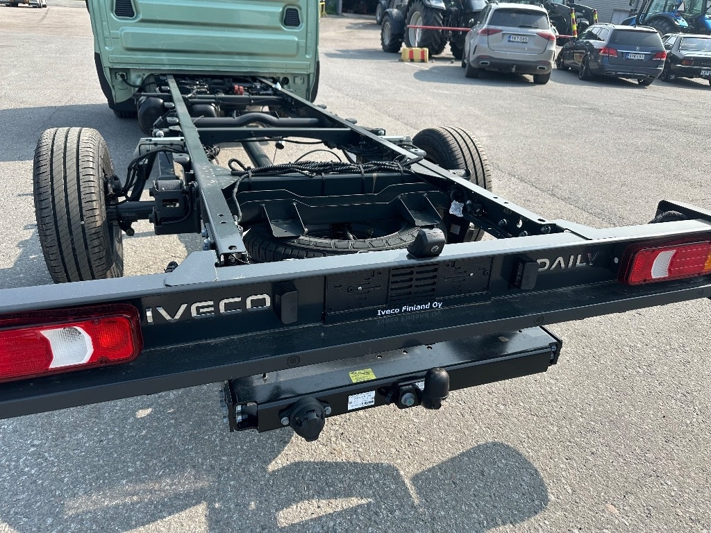 Furgon novi Iveco Daily 35S18A8 alusta: slika 6