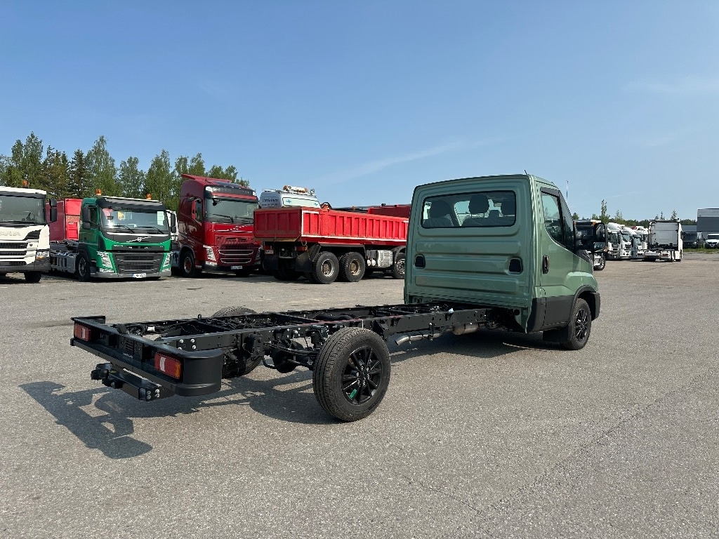 Iveco Daily 35S18A8 alusta - Furgon: slika 4 Iveco Daily 35S18A8 alusta - Furgon: slika 4