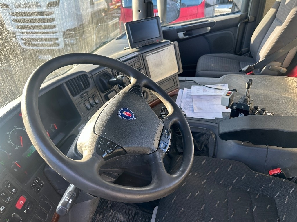Kamion sa hidrauličnom kukom Scania P420: slika 9