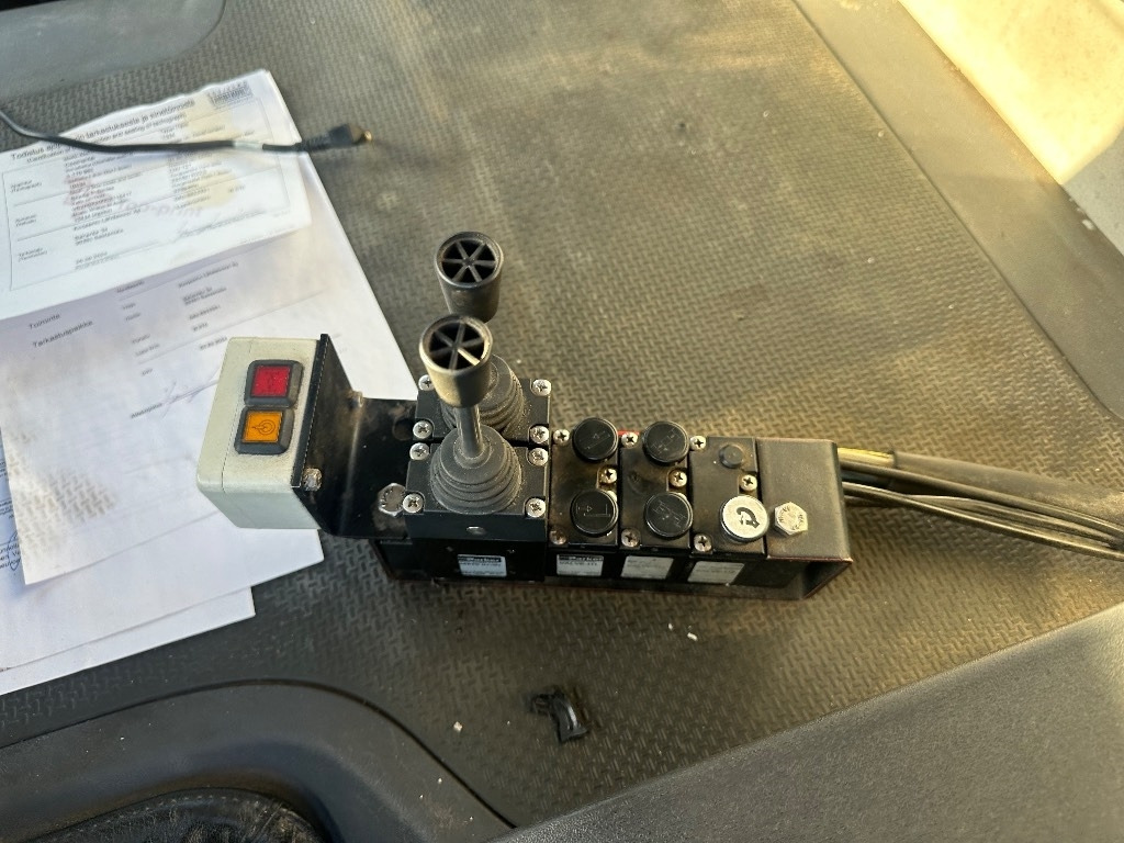 Kamion sa hidrauličnom kukom Scania P420: slika 11