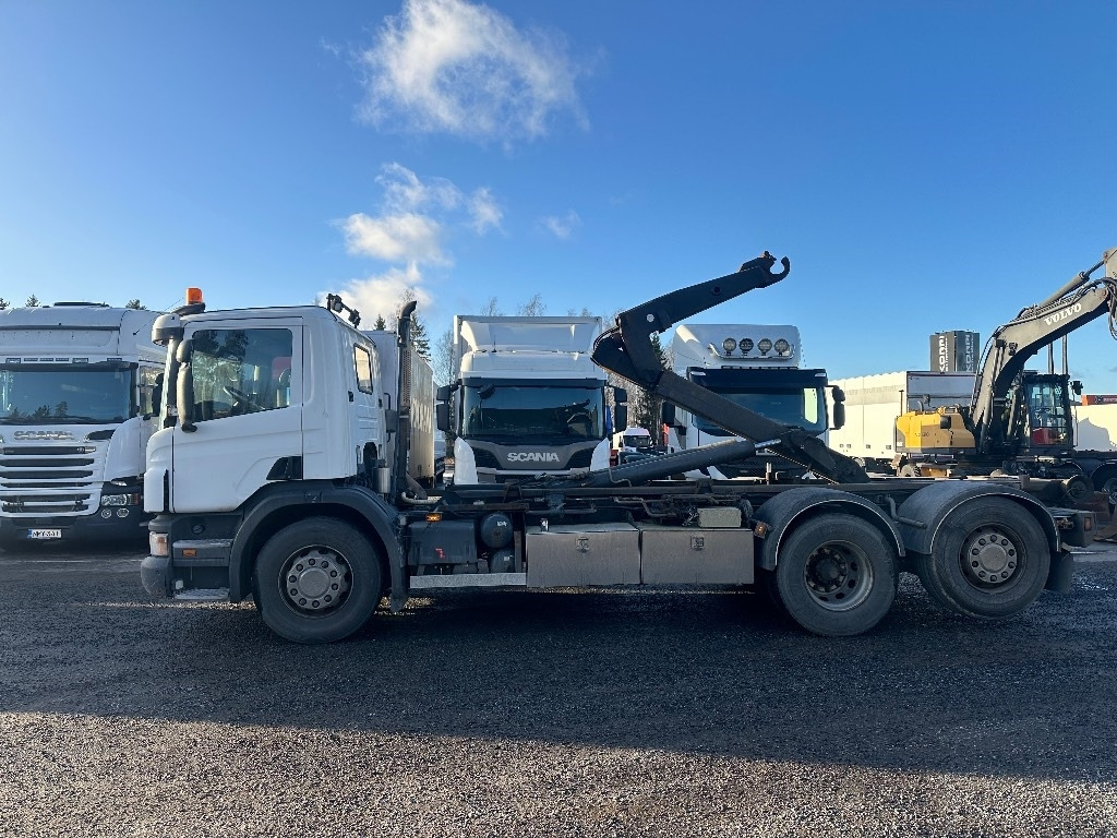 Kamion sa hidrauličnom kukom Scania P420: slika 6