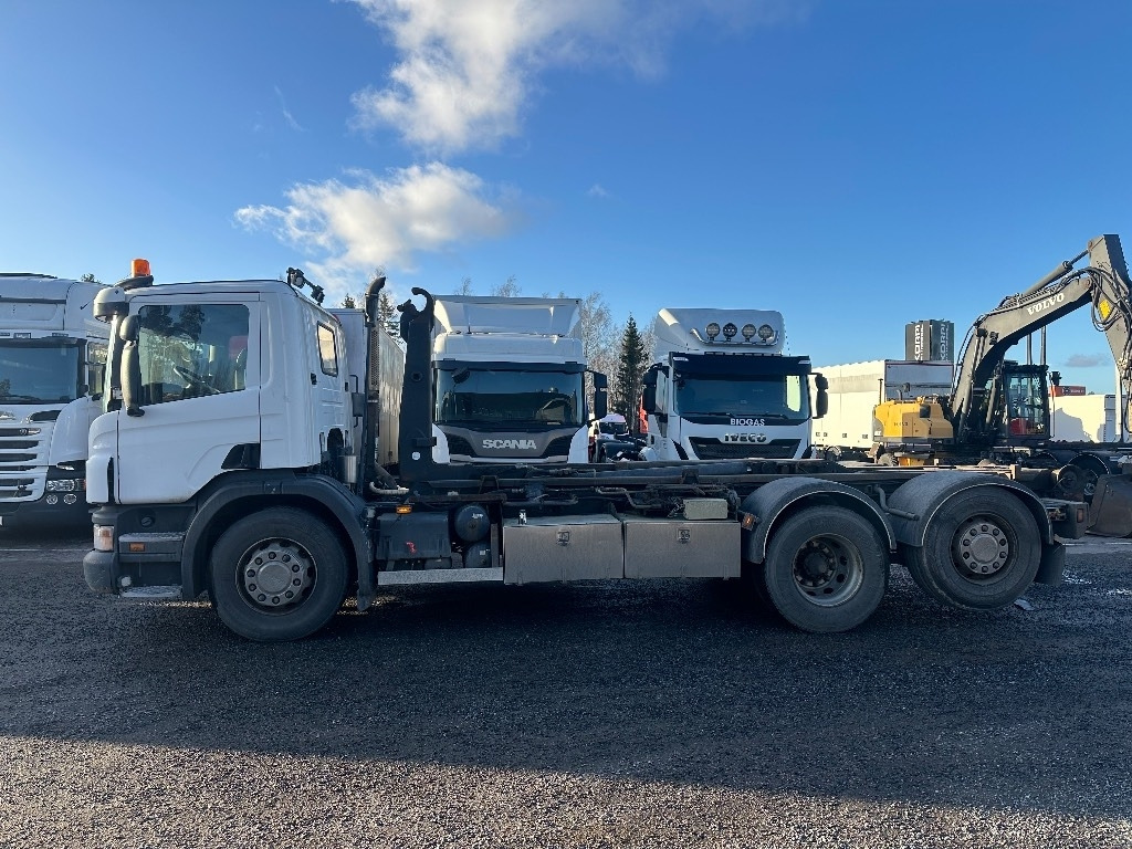 Kamion sa hidrauličnom kukom Scania P420: slika 14