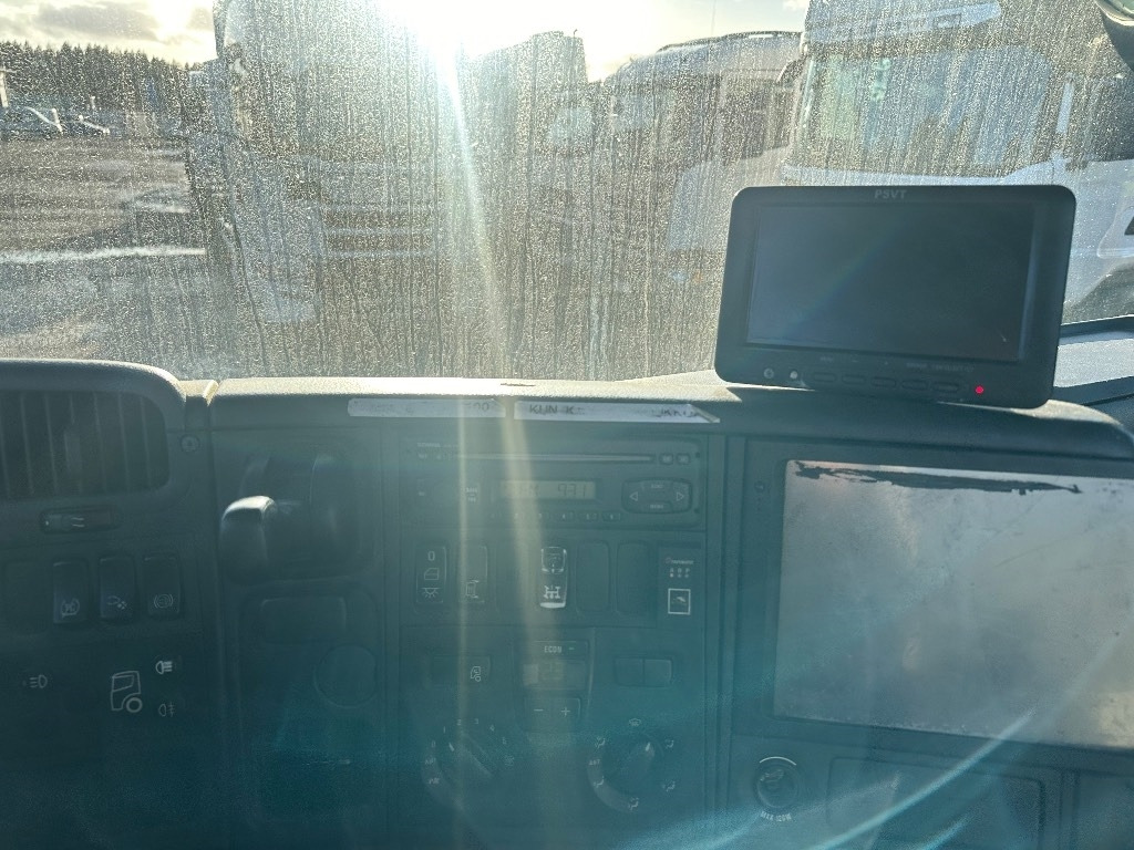 Kamion sa hidrauličnom kukom Scania P420: slika 12