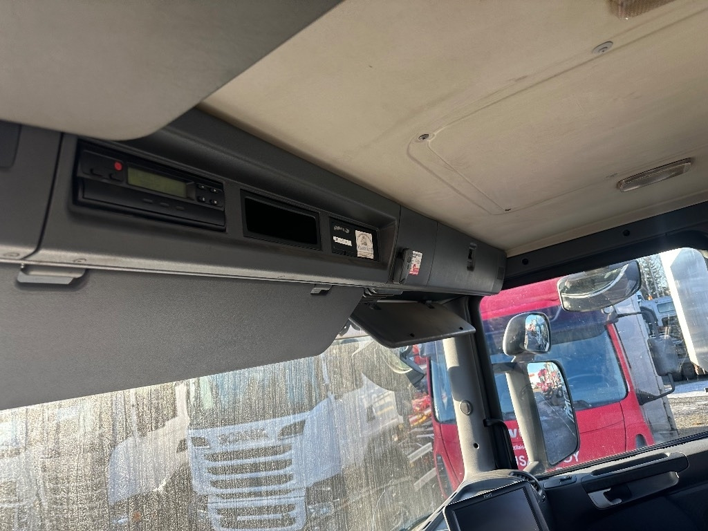 Kamion sa hidrauličnom kukom Scania P420: slika 10