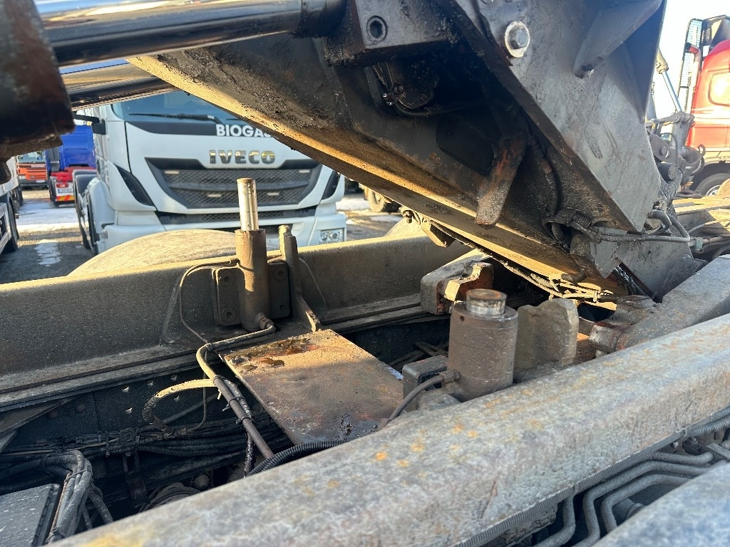 Kamion sa hidrauličnom kukom Scania P420: slika 7