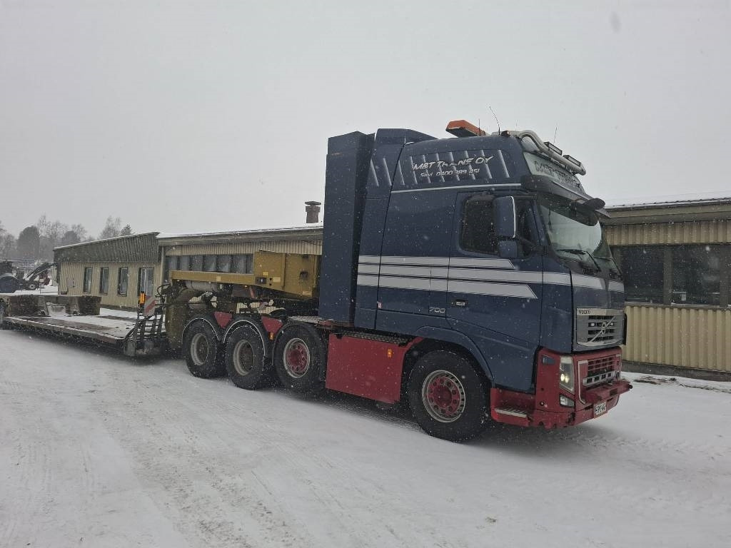 Volvo FH16 700 8x4 XXL GLOBE + Faymonville 4aks kehto - Tegljač: slika 3 Volvo FH16 700 8x4 XXL GLOBE + Faymonville 4aks kehto - Tegljač: slika 3