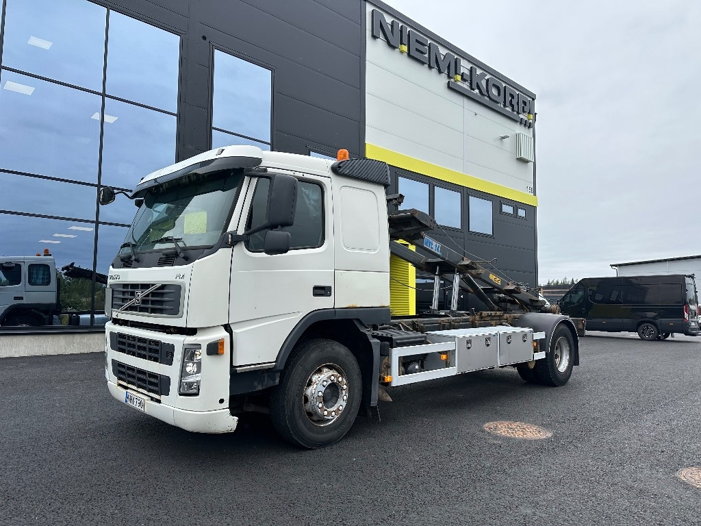 Volvo FM9 4x2 vaijerilaitteilla - Kamion za utovaranje kontejnera: slika 1 Volvo FM9 4x2 vaijerilaitteilla - Kamion za utovaranje kontejnera: slika 1