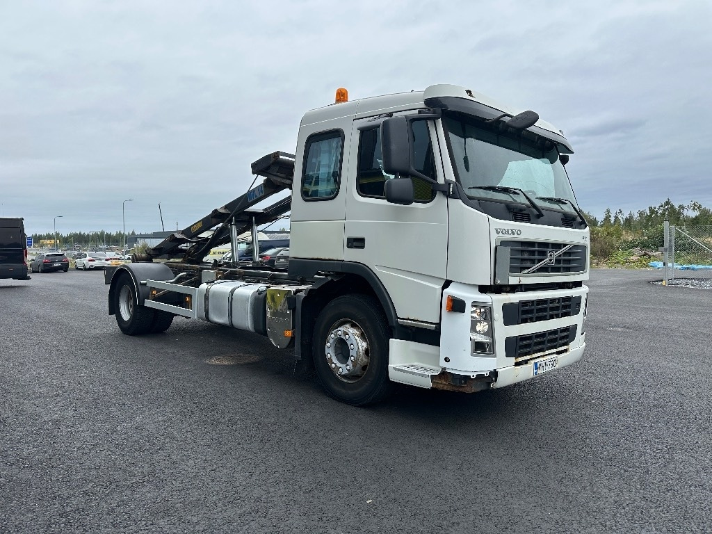Volvo FM9 4x2 vaijerilaitteilla - Kamion za utovaranje kontejnera: slika 3 Volvo FM9 4x2 vaijerilaitteilla - Kamion za utovaranje kontejnera: slika 3