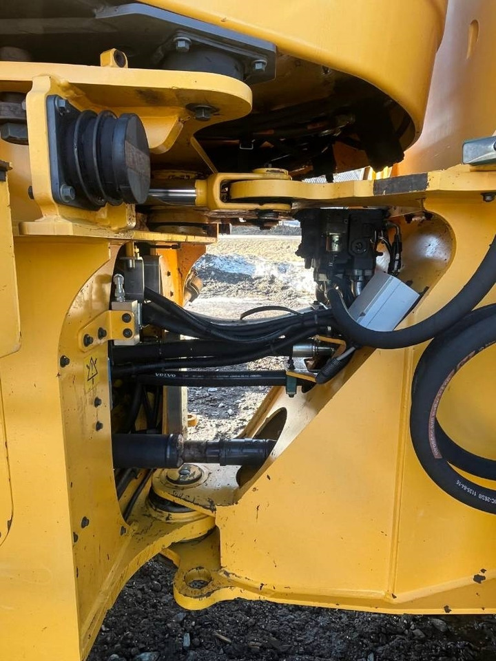 Volvo L 110 F - Utovarivač točkaš: slika 5 Volvo L 110 F - Utovarivač točkaš: slika 5