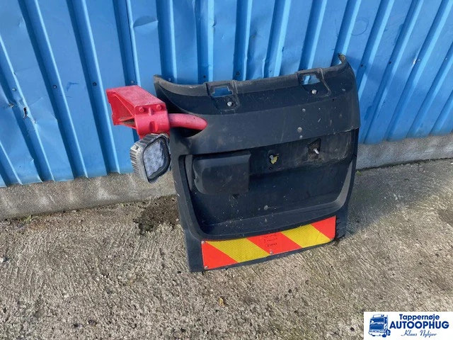 DAF mudguard bracket + mudguard – DAF 1371226 – DAF 2120352 - Karoserija i eksterijer za Kamion: slika 1 DAF mudguard bracket + mudguard – DAF 1371226 – DAF 2120352 - Karoserija i eksterijer za Kamion: slika 1