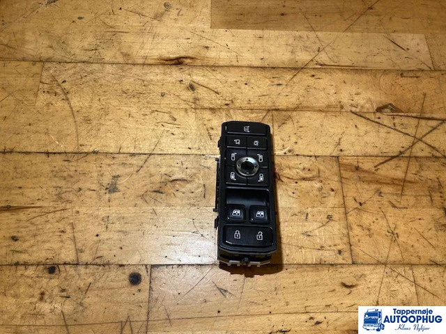 Scania 2569026 – Scania door trim panel - Električni sistem za Kamion: slika 1 Scania 2569026 – Scania door trim panel - Električni sistem za Kamion: slika 1