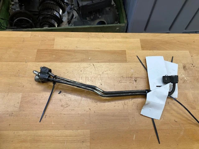 Scania Fuel pipe – Scania 2865664 - Motor i delovi za Kamion: slika 1 Scania Fuel pipe – Scania 2865664 - Motor i delovi za Kamion: slika 1