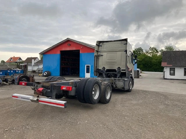 Scania R650 6X2 Retarder - Kamion sa golom šasijom i zatvorenom kabinom: slika 4 Scania R650 6X2 Retarder - Kamion sa golom šasijom i zatvorenom kabinom: slika 4
