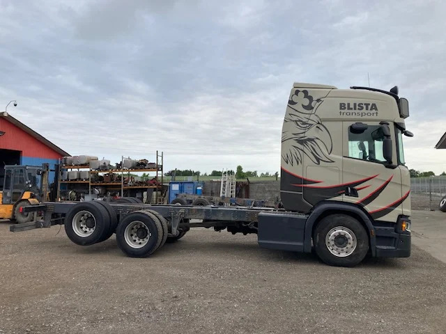 Scania R650 6X2 Retarder - Kamion sa golom šasijom i zatvorenom kabinom: slika 3 Scania R650 6X2 Retarder - Kamion sa golom šasijom i zatvorenom kabinom: slika 3