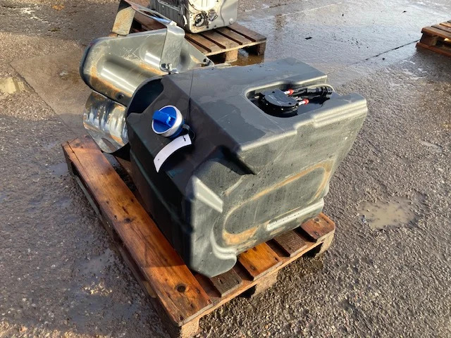 Scania Reductant tank – Scania 2875486 - Rezervoar za AdBlue tečnost za Kamion: slika 1 Scania Reductant tank – Scania 2875486 - Rezervoar za AdBlue tečnost za Kamion: slika 1