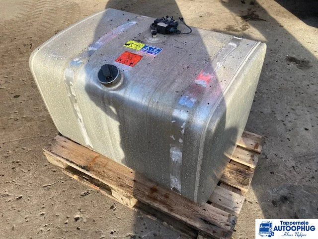 Scania fuel tank 400L Scania 1878319 - Rezervoar za gorivo za Kamion: slika 1 Scania fuel tank 400L Scania 1878319 - Rezervoar za gorivo za Kamion: slika 1