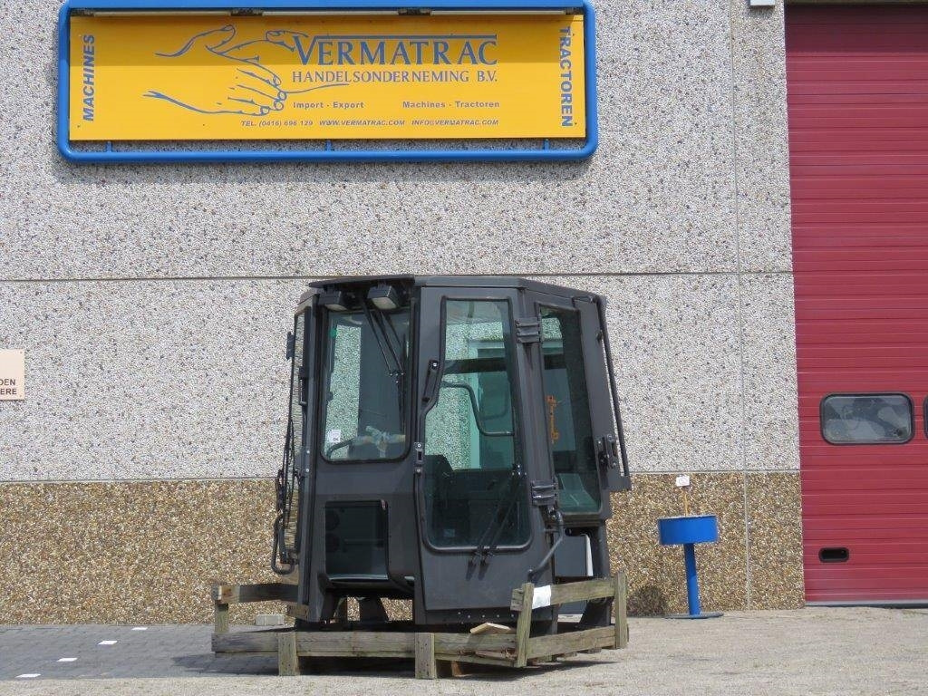 CNH Kabine - CNH CE - 87317280 - Kabina za Poljoprivredna mašina: slika 1 CNH Kabine - CNH CE - 87317280 - Kabina za Poljoprivredna mašina: slika 1