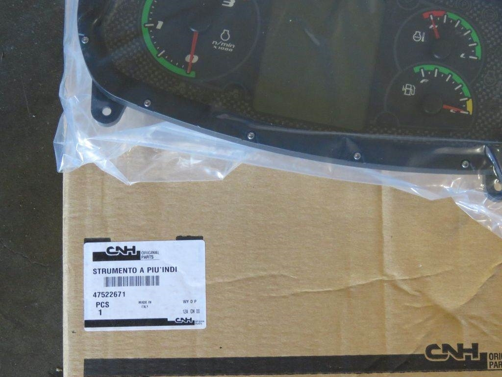 Case FARMALL 85C 95C 105C 115C - Komandna tabla za Poljoprivredna mašina: slika 4 Case FARMALL 85C 95C 105C 115C - Komandna tabla za Poljoprivredna mašina: slika 4
