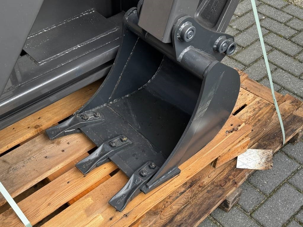 Gehl Skid steer loader – excavator arm – broom – slide - Metle: slika 5 Gehl Skid steer loader – excavator arm – broom – slide - Metle: slika 5