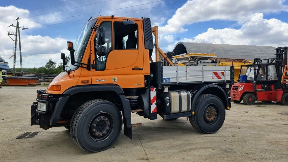MERCEDES-BENZ Unimog U400 - Komunalni traktor: slika 4 MERCEDES-BENZ Unimog U400 - Komunalni traktor: slika 4