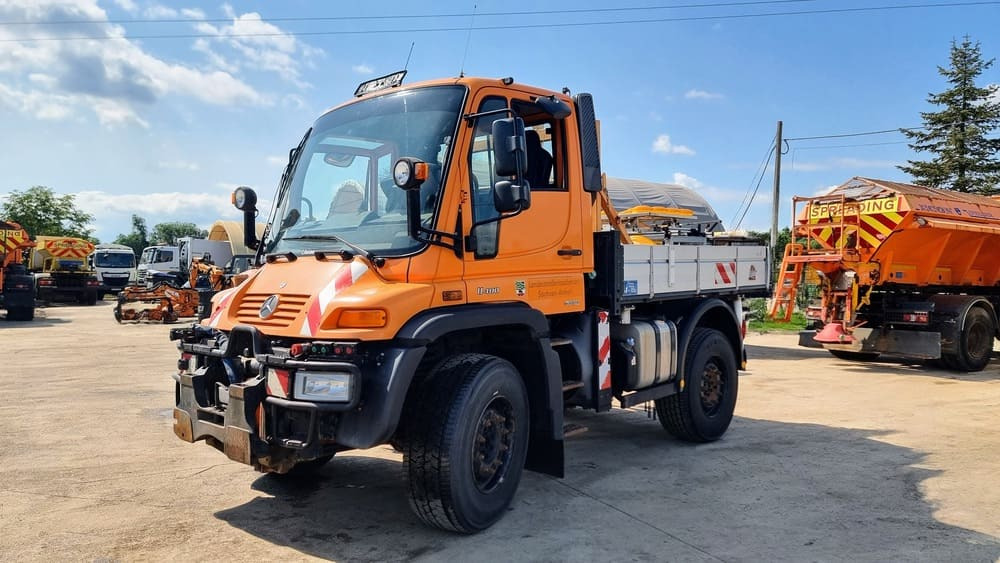 MERCEDES-BENZ Unimog U400 - Komunalni traktor: slika 1 MERCEDES-BENZ Unimog U400 - Komunalni traktor: slika 1