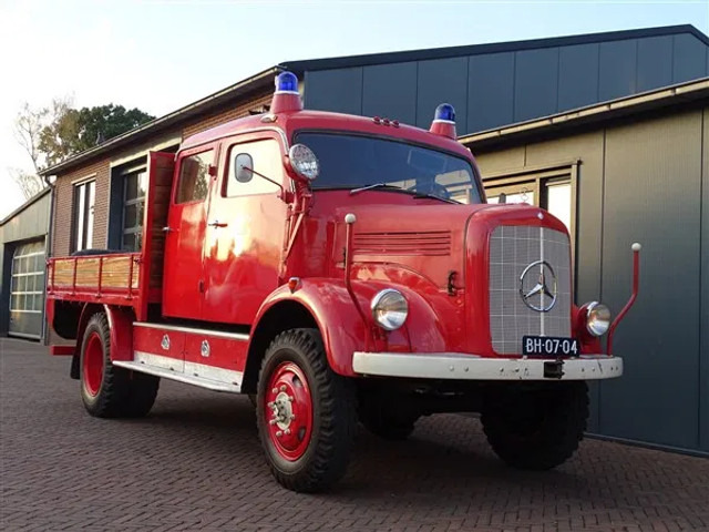 Mercedes-Benz LP 1117 4x4 TURBO Motor Brandweerauto VW motor met Waterpomp in openlaadbak - Vatrogasni kamion: slika 1 Mercedes-Benz LP 1117 4x4 TURBO Motor Brandweerauto VW motor met Waterpomp in openlaadbak - Vatrogasni kamion: slika 1