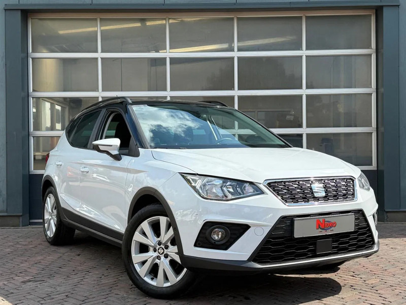 SEAT Arona 1.0 TSI Style Business Intense Carplay Dealeronderhouden Cruise Clima Navi Camera - SUVSUV: slika 1 SEAT Arona 1.0 TSI Style Business Intense Carplay Dealeronderhouden Cruise Clima Navi Camera - SUVSUV: slika 1