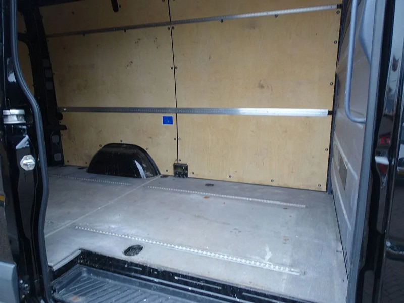Volkswagen Crafter 2.0TDI 80KW L2H2 AIRCO Navigatie mooie bus - Mali kombi: slika 4 Volkswagen Crafter 2.0TDI 80KW L2H2 AIRCO Navigatie mooie bus - Mali kombi: slika 4