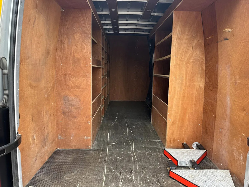 Volkswagen Crafter 50 MAXI 163PK AIRCO CAMERA 3 ZITS 91TKM - Furgon: slika 5 Volkswagen Crafter 50 MAXI 163PK AIRCO CAMERA 3 ZITS 91TKM - Furgon: slika 5