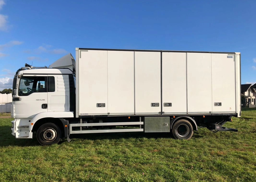 MAN 15.290 Winda Bok otwierany 18 Palet - Izotermički kamion: slika 2 MAN 15.290 Winda Bok otwierany 18 Palet - Izotermički kamion: slika 2