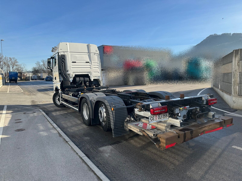 MAN TGX 26.520 LL klima Led - Kamion sa golom šasijom i zatvorenom kabinom: slika 3 MAN TGX 26.520 LL klima Led - Kamion sa golom šasijom i zatvorenom kabinom: slika 3