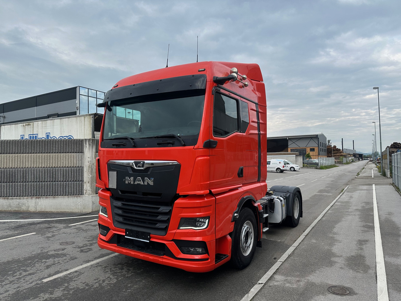 MAN TGX 18.520 4X2 LL Intarder Hydravlika ALU led TV - Tegljač: slika 2 MAN TGX 18.520 4X2 LL Intarder Hydravlika ALU led TV - Tegljač: slika 2