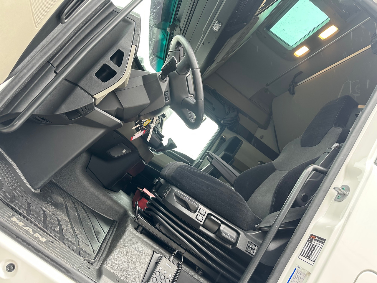 MAN TGX 18.580 4X2 BLS Intarder LED - Tegljač: slika 5 MAN TGX 18.580 4X2 BLS Intarder LED - Tegljač: slika 5