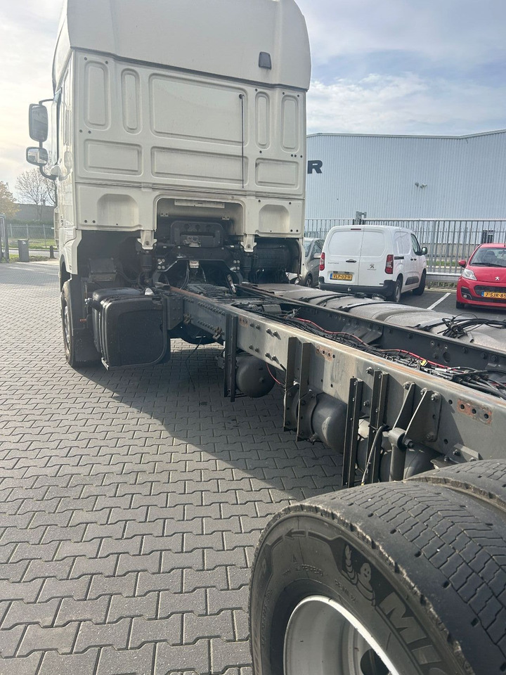 DAF XF 530 XF530 Super Space Cab FAR - Kamion sa golom šasijom i zatvorenom kabinom: slika 5 DAF XF 530 XF530 Super Space Cab FAR - Kamion sa golom šasijom i zatvorenom kabinom: slika 5