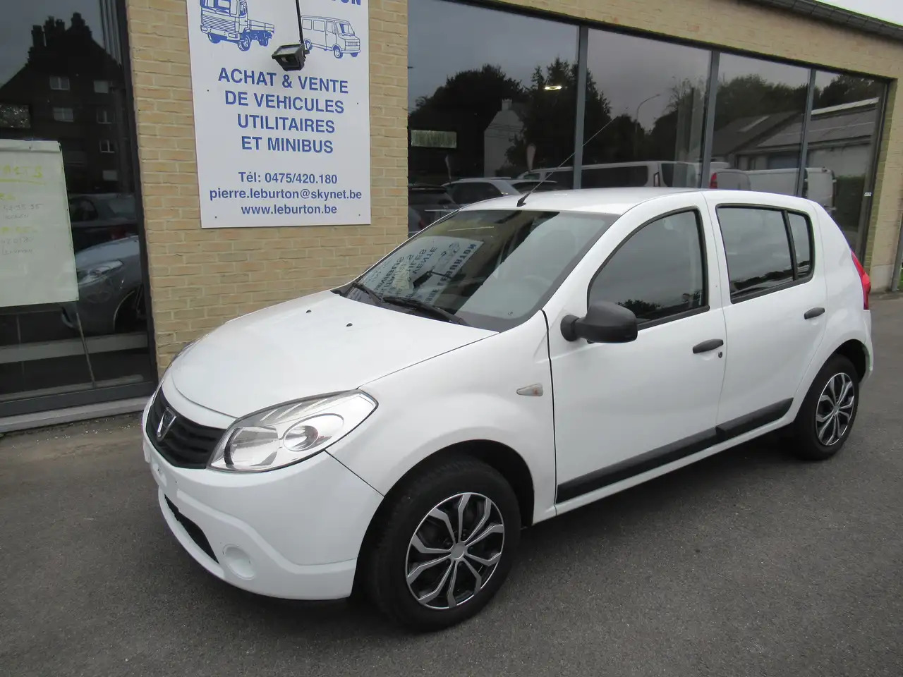 Dacia Sandero Sandero 1.2i Ambiance - Automobil: slika 1 Dacia Sandero Sandero 1.2i Ambiance - Automobil: slika 1