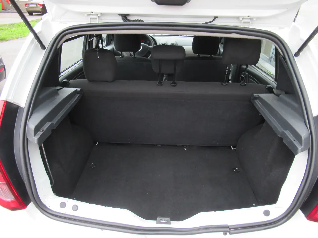 Dacia Sandero Sandero 1.2i Ambiance - Automobil: slika 5 Dacia Sandero Sandero 1.2i Ambiance - Automobil: slika 5