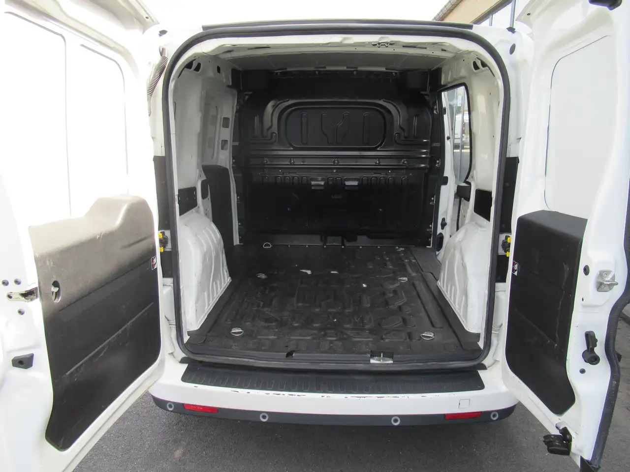 Fiat Doblo CLIM AUTO, NAVI, CRUISE 10500€+TVA/BTW - Mali kombi: slika 5 Fiat Doblo CLIM AUTO, NAVI, CRUISE 10500€+TVA/BTW - Mali kombi: slika 5