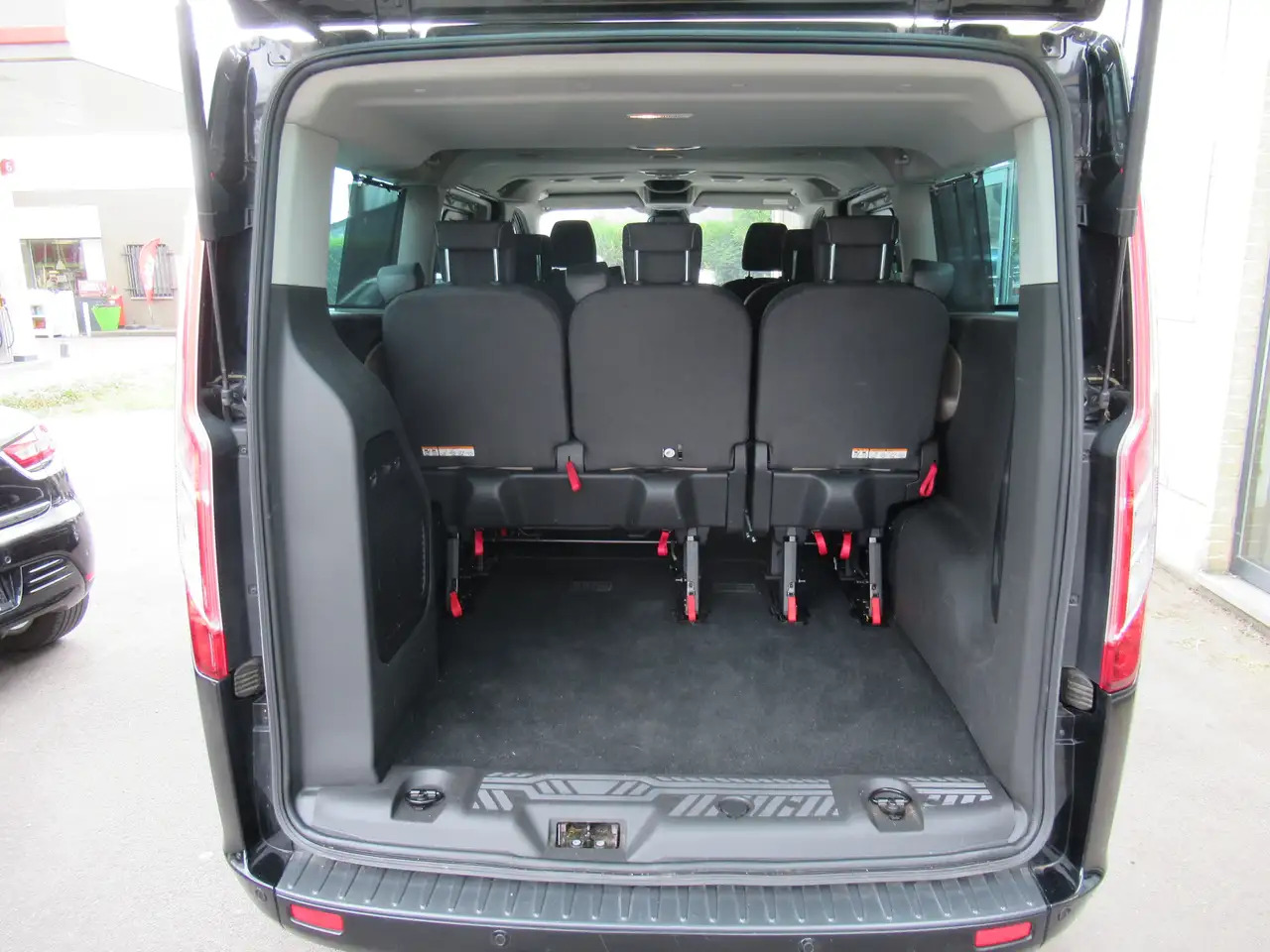 Ford Tourneo Custom 2.0 TDCi L2H1 - Putnički kombi: slika 5 Ford Tourneo Custom 2.0 TDCi L2H1 - Putnički kombi: slika 5