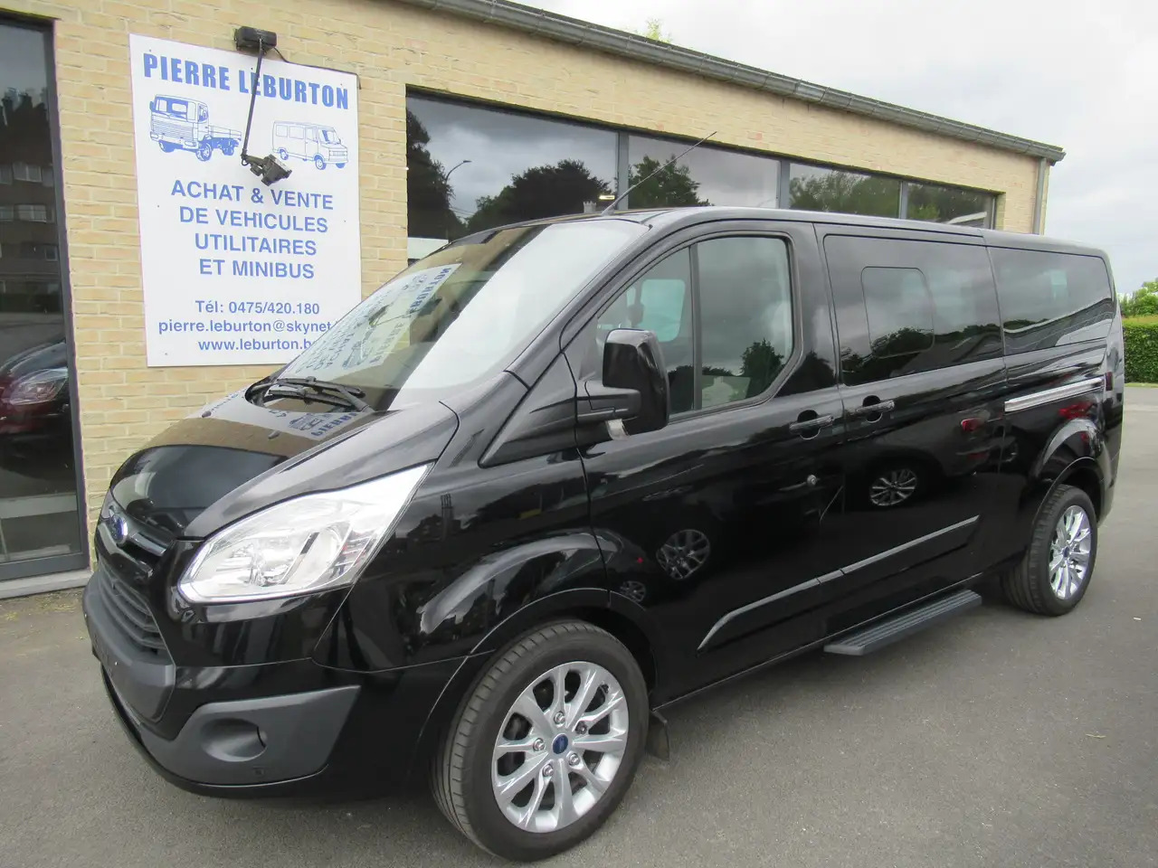 Ford Tourneo Custom 2.0 TDCi L2H1 - Putnički kombi: slika 1 Ford Tourneo Custom 2.0 TDCi L2H1 - Putnički kombi: slika 1