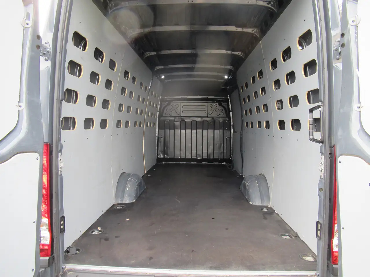 Iveco Daily L3h2 clim 23000€+tva/btw - Furgon: slika 5 Iveco Daily L3h2 clim 23000€+tva/btw - Furgon: slika 5